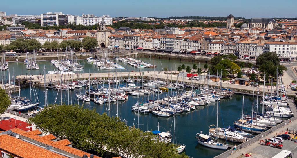 Pourquoi choisir Aunis Messagerie pour vos transports routiers à La Rochelle ?